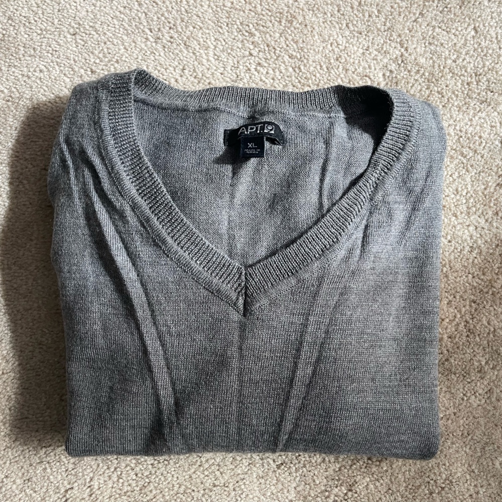 Great vneck men’s sweater